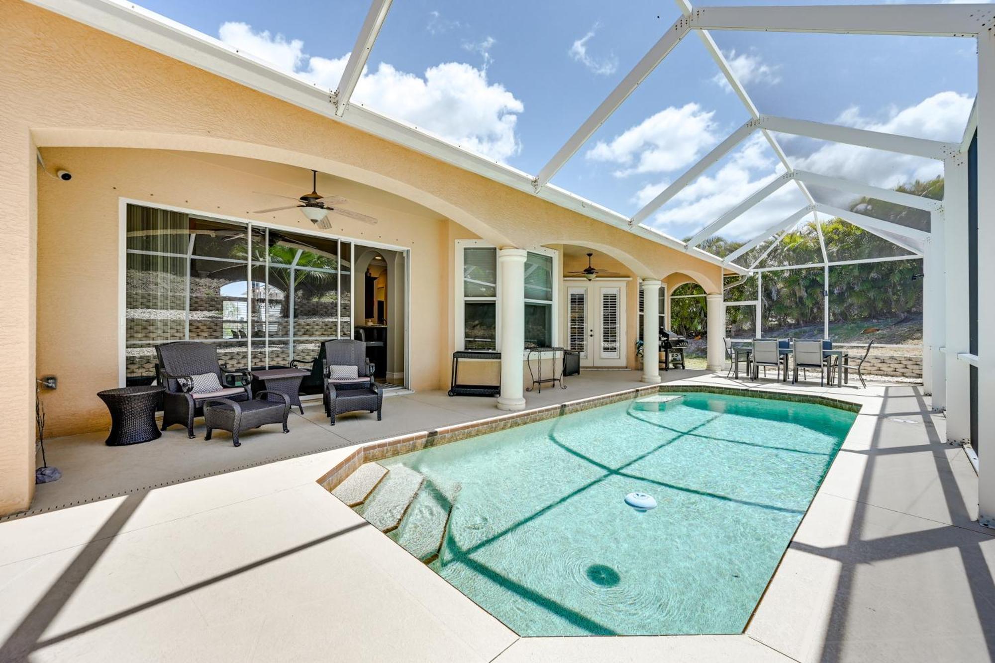 With Private Pool 3 Mi Beach! * Marco Island